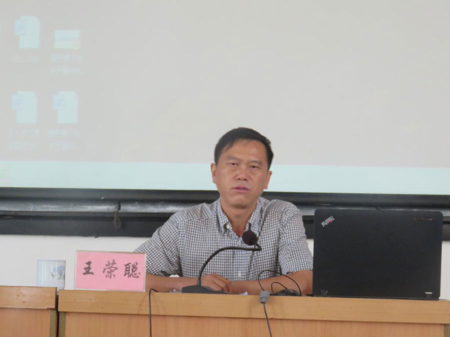 王荣聪在全县学习贯彻党的十八届五中全会精神暨两学一做学习教育